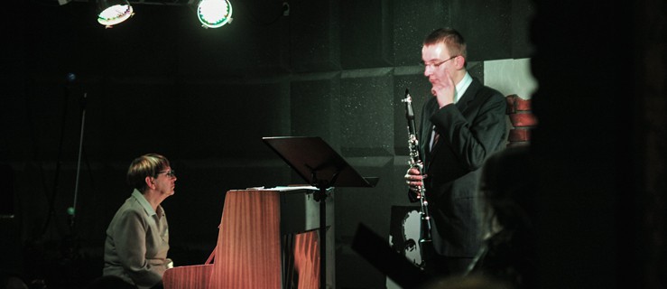 Dominik Grędziński w listopadzie wystąpił w klubie Mjazzga, podczas wręczania 