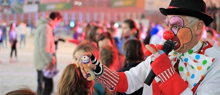 Kolorowa zabawa zakończyła ferie na sportowo