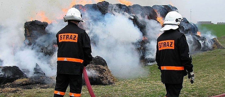 Podpalał baloty z sianem i przyglądał się akcji strażaków. Policjanci zatrzymali piromana