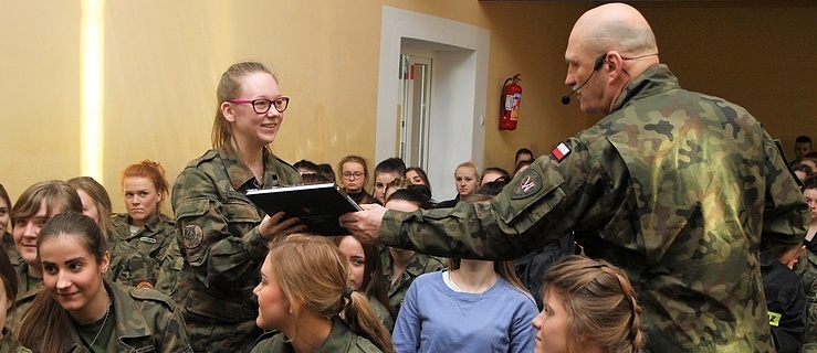 Uczniowie ZSTI uczestniczyli w spotkaniu z przedstawicielami Centrum Weterana