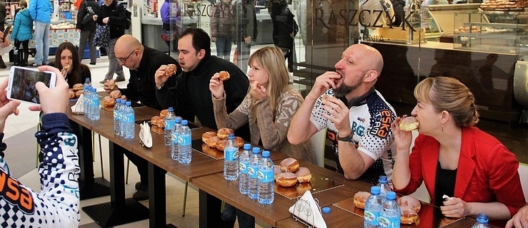 Pojedynek wagi ciężkiej... na pączki! (+zdjęcia z zawodów)