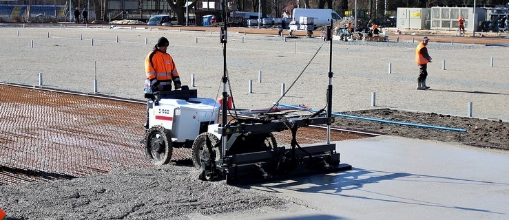 Beton zalał tor. Zaczął się wyczekiwany etap inwestycji przy Agrykola (+foto)