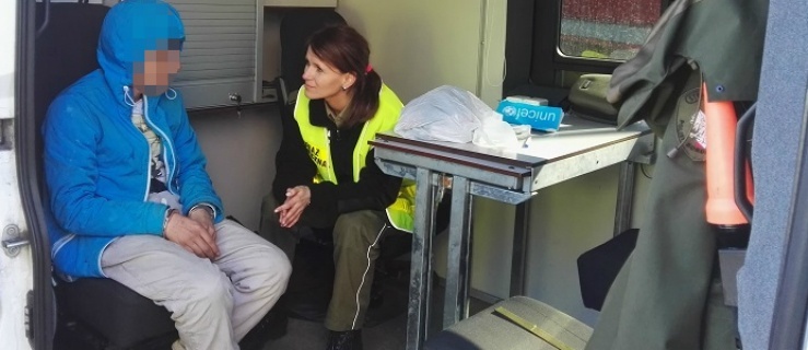 Cudzoziemiec odnaleziony w naczepie tira w punkcie celnym 