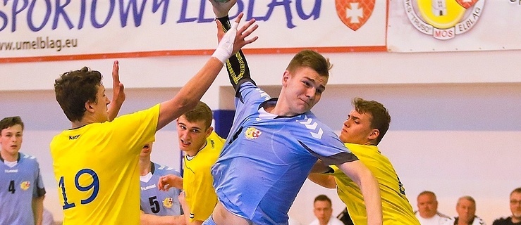 Damian Pawelec z zaproszeniem od Tomaszewskiego