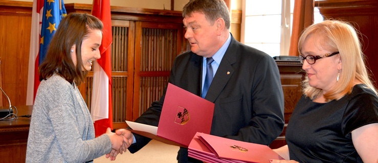 Uroczystość wręczenia stypendiów dla gimnazjalistów z Elbląga (+ zdjęcia)