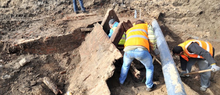 Rozpoczęto kolejne prace archeologiczne na placu Słowiańskim