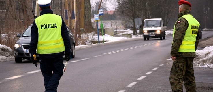 Wyprzedzał na przejściu i na „podwójnej ciągłej