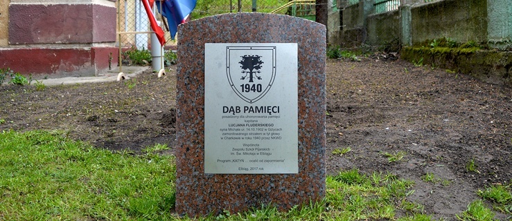 Przy Zespole Szkół Pijarskich posadzono Dąb Pamięci (+ zdjęcia)