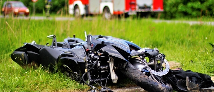 Kolejna śmierć z udziałem motocyklisty po zderzeniu na Mazurskiej [Aktualizacja]