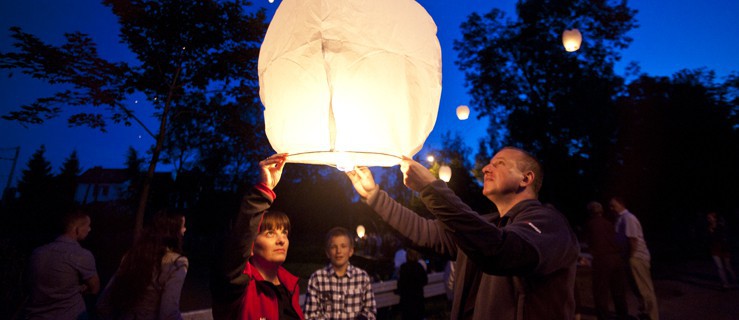 W lipcu taką paradę lampionów mogliśmy oglądać np. w Oleśnie