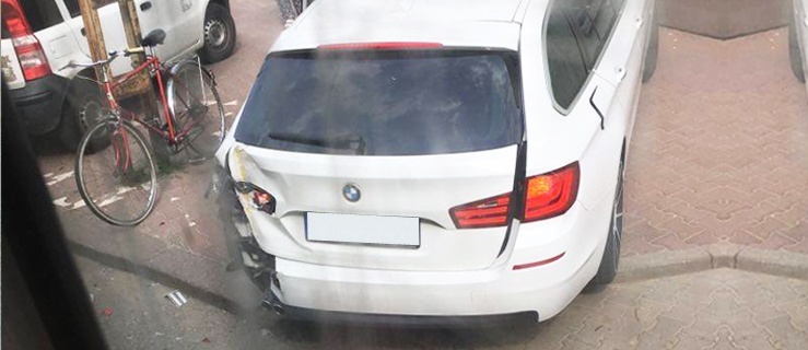 Na Królewieckiej cofające się auto uderzyło w tramwaj