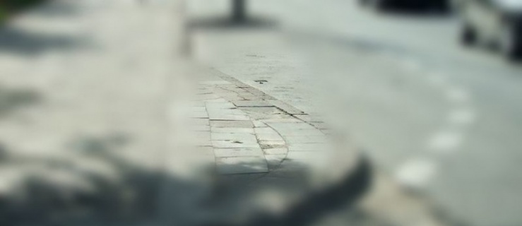Kierowco, nie wiesz, że nie można parkować w zatoczce autobusowej?