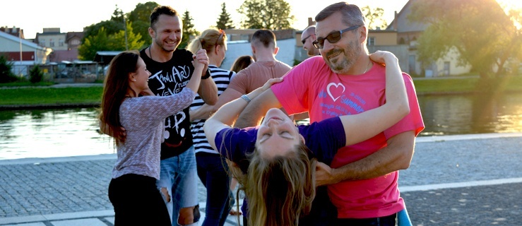 Salsa na bulwarze w rytm zachodzącego słońca (+ zdjęcia)