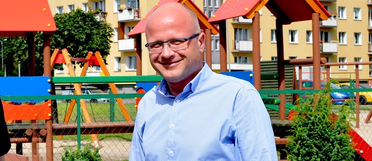 Plac zabaw na Zatorzu powstał m.in. dzięki zaangażowaniu Pawła Kowszyńskiego, członka Komisji Oświaty, Kultury, Sportu i Turystyki Rady Miejskiej w Elblągu;