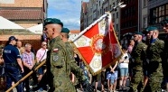 Święto Wojska Polskiego w Elblągu. Ulicą Stary Rynek przeszła defilada (+ zdjęcia)