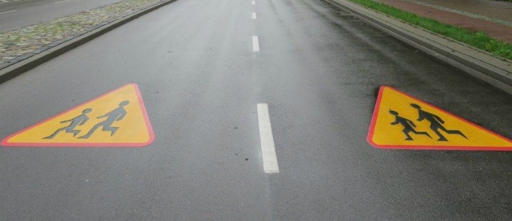  Widzisz ten znak - zwolnij! Jesteś przed szkołą