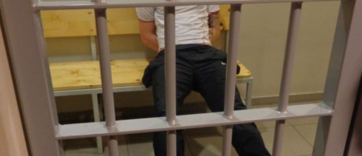 Sam na siebie doniósł policji: „rozrabiam w mieszkaniu i mogę zrobić komuś krzywdę”