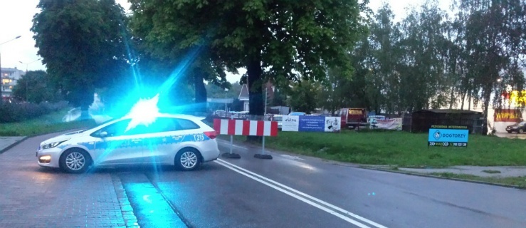 Elbląg. Policjanci kierowali ruchem, blokowali zalane ulice. Teraz  dziękują za wyrozumiałość 
