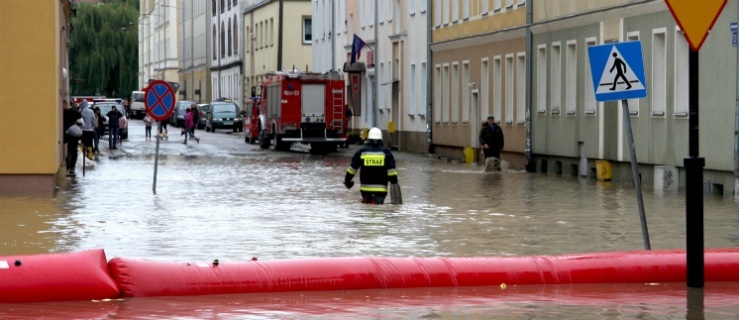 Elbląg. Usuwanie skutków podtopień – gdzie po pomoc?