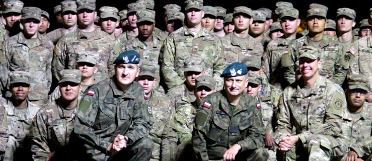 Żołnierze NATO przez Elbląg w drodze do Bemowa Piskiego