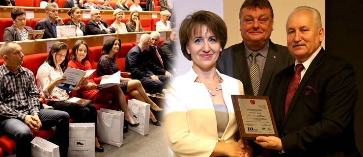 Po prawej: dyrektor Warmińsko-Mazurskiego Ośrodka Doskonalenia Nauczycieli w Elblągu dr Danuta Oleksiak uhonorowana dyplomem,