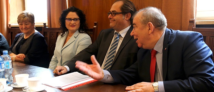 Wyjątkowa sesja Rady Miasta Elbląga z udziałem ministra. 