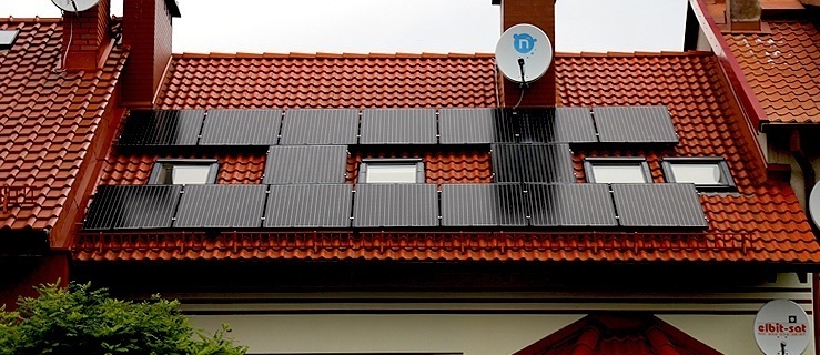  Elbląg. 15 firm walczy o zamówienie. Proponują ceny od 190 tys. zł do 400 tys. zł za  zamianę energii słonecznej na elektryczną