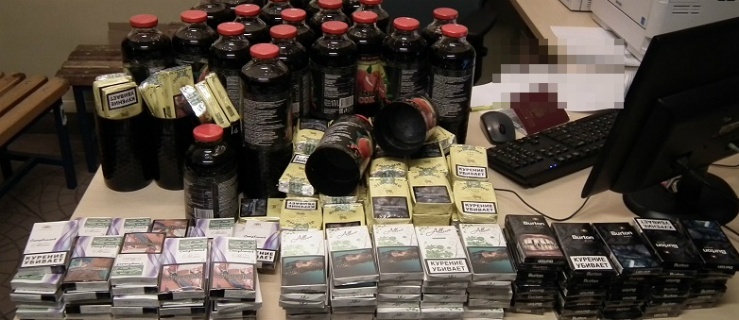 Elblążanin kontrabandę ukrył w butelkach po soku 