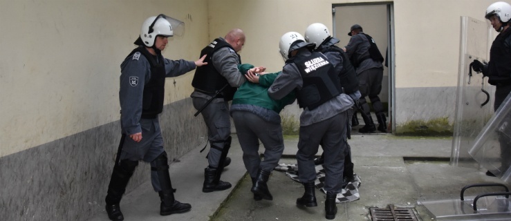 Bójka i nawoływanie do podpalenia aresztu. Ćwiczenia Ochronne elbląskiej Służby Więziennej
