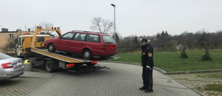 Elbląg. Tylko jednego dnia i z jednego osiedla usunięto trzy wraki pojazdów
