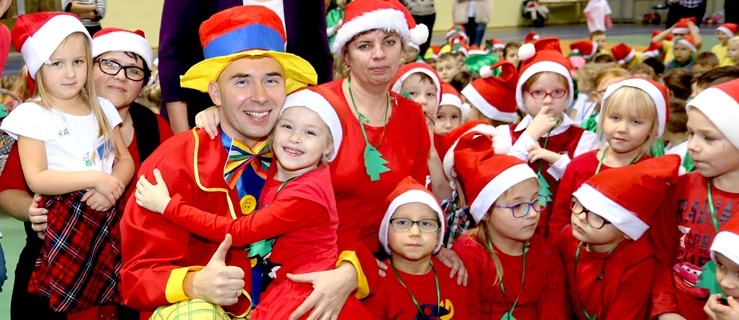 Łukasz Gesek z grupą przedszkolną z Elbląga,