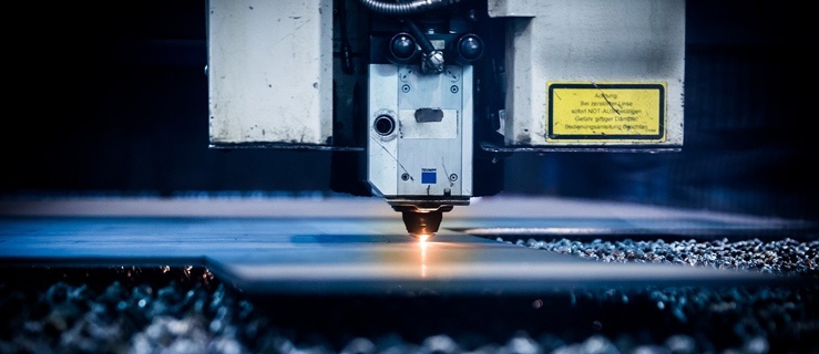 Oszczędność w cięciu metali – technologia CNC