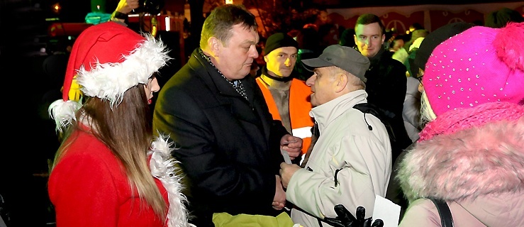 Prezydent Elbląga i biskup podzielili się opłatkiem z mieszkańcami (+ zdjęcia)