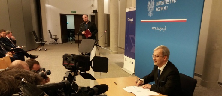  Wiceminister Rozwoju Jerzy Kwiecinski podpisał w imieniu rządu umowę dot. realizacji Programu Polska-Rosja