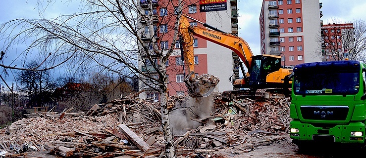 Wyburzanie domu przy ul. Grunwaldzkiej 1A,