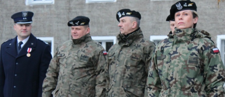 Jest szefem wojsk chemicznych i pełnomocnikiem kobiet żołnierzy w Braniewie 