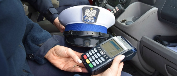 Elbląg: Mandat można zapłacić w radiowozie, ale tylko kartą płatniczą