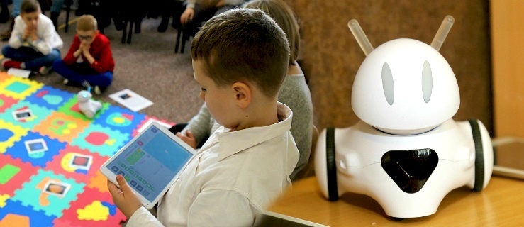 W SP nr 19 w Elblągu dzieci od najmłodszych lat z polskimi robotami za pan brat (+ zdjęcia)