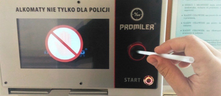 Elbląg: Alkotest na ścianie w komendzie policji - bezpłatne badanie