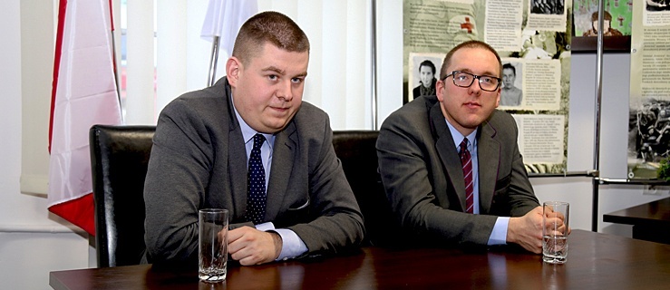 Artur Chomicz (po lewej) i dr Daniel Czerwiński z Oddziału IPN w Gdańsku opowiedzieli o żołnierzach niezłomnych, 
