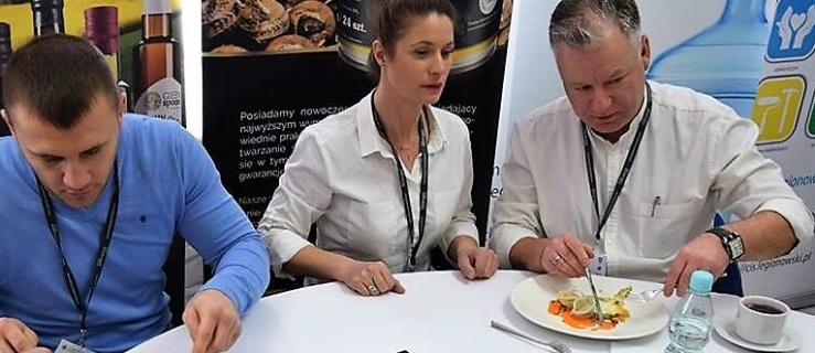 Mistrzostwa w przyrządzaniu ślimaków. W jury Mariola i Grzegorz Skalmowscy  z podpasłęckiego Krasina 