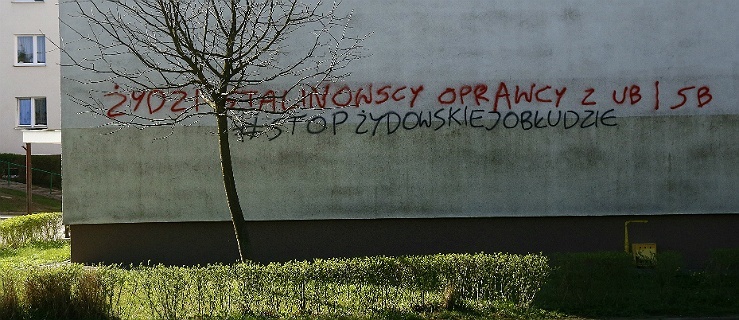 Elbląg. Antysemickie napisy na bloku osiedla Nad Jarem 