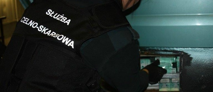 Przemycał trzy tysiące paczek papierosów w oplu 