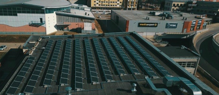 Elbląg. Na dachu pływalni jest instalacja fotowoltaiczna  