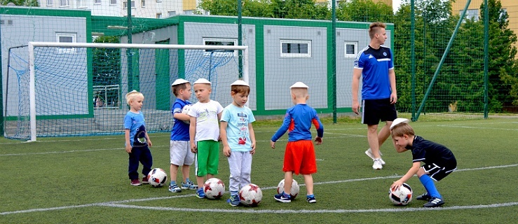 Zajęcia Football Academy Elbląg na orliku przy SP nr 9 (ul. Rodziny Nalazków 20),