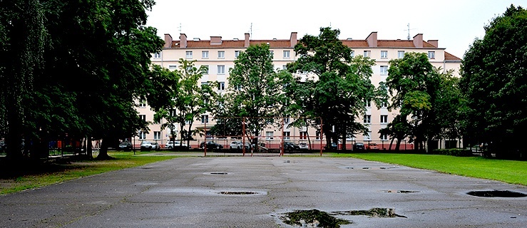Boisko szkolne przy Szkole Podstawowej nr 21 im. Mikoaja Kopernika w Elblągu,