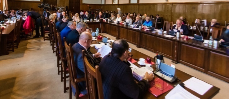 Brak rozstrzygnięcia w przedmiocie absolutorium z wykonania budżetu. Burzliwa dyskusja