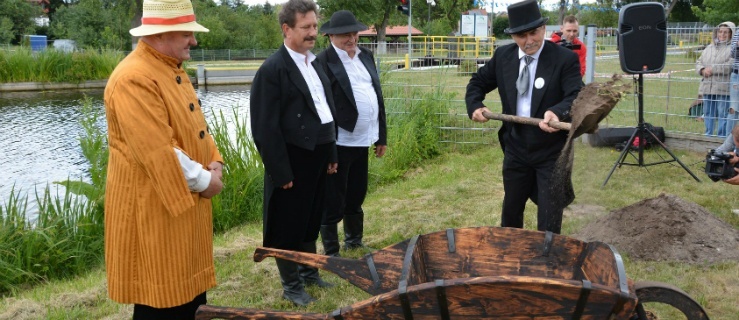 Rekonstrukcja uroczystego rozpoczęcia budowy Kanału Oberlandzkiego,