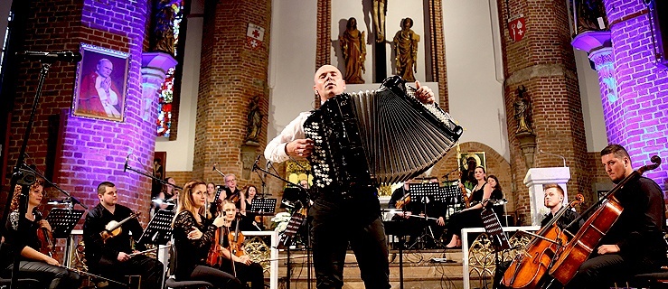 EOK, Marcin Wyrostek i wypełniona po brzegi elbląska katedra, czyli muzyka polska na Żuławach (+ zdjęcia)