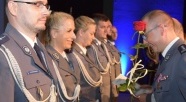 Elbląg: Nowy radiowóz, policjanci z nagrodami i awansami (+zdjęcia)